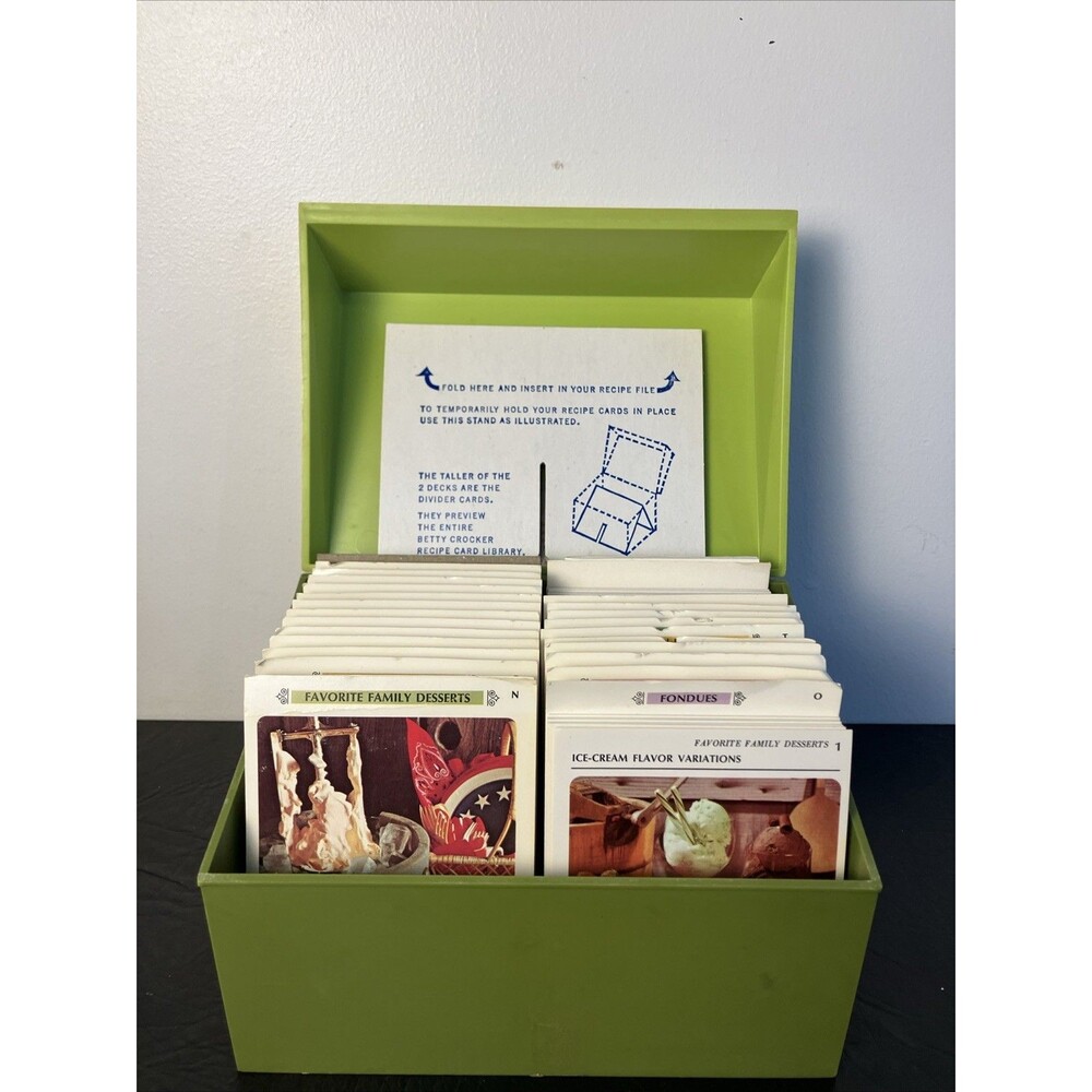 Vintage 1971 BETTY CROCKER Recipe Card Library Avocado Green Boxed Set - EUC!